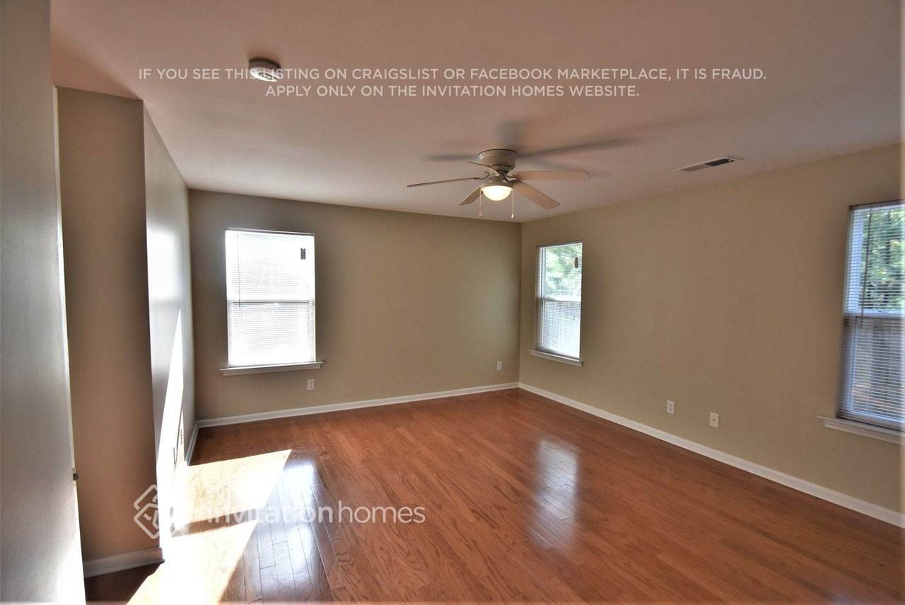 2943 Edgewater St Sw - Photo 4 of 10