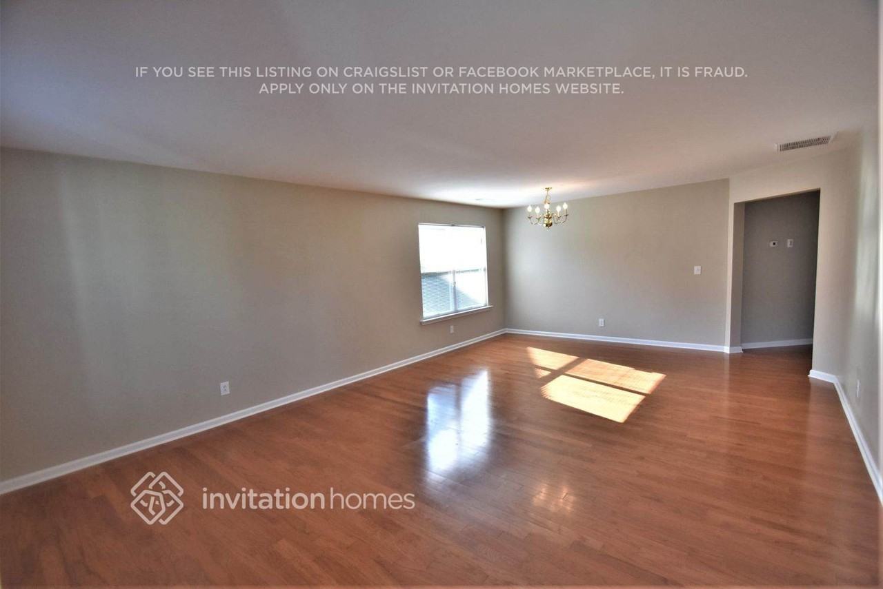 2943 Edgewater St Sw - Photo 5 of 10