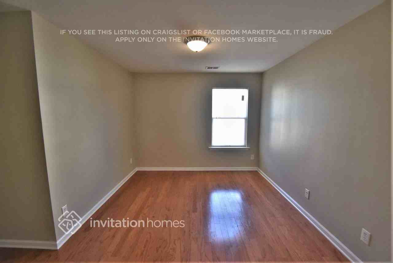 2943 Edgewater St Sw - Photo 6 of 10