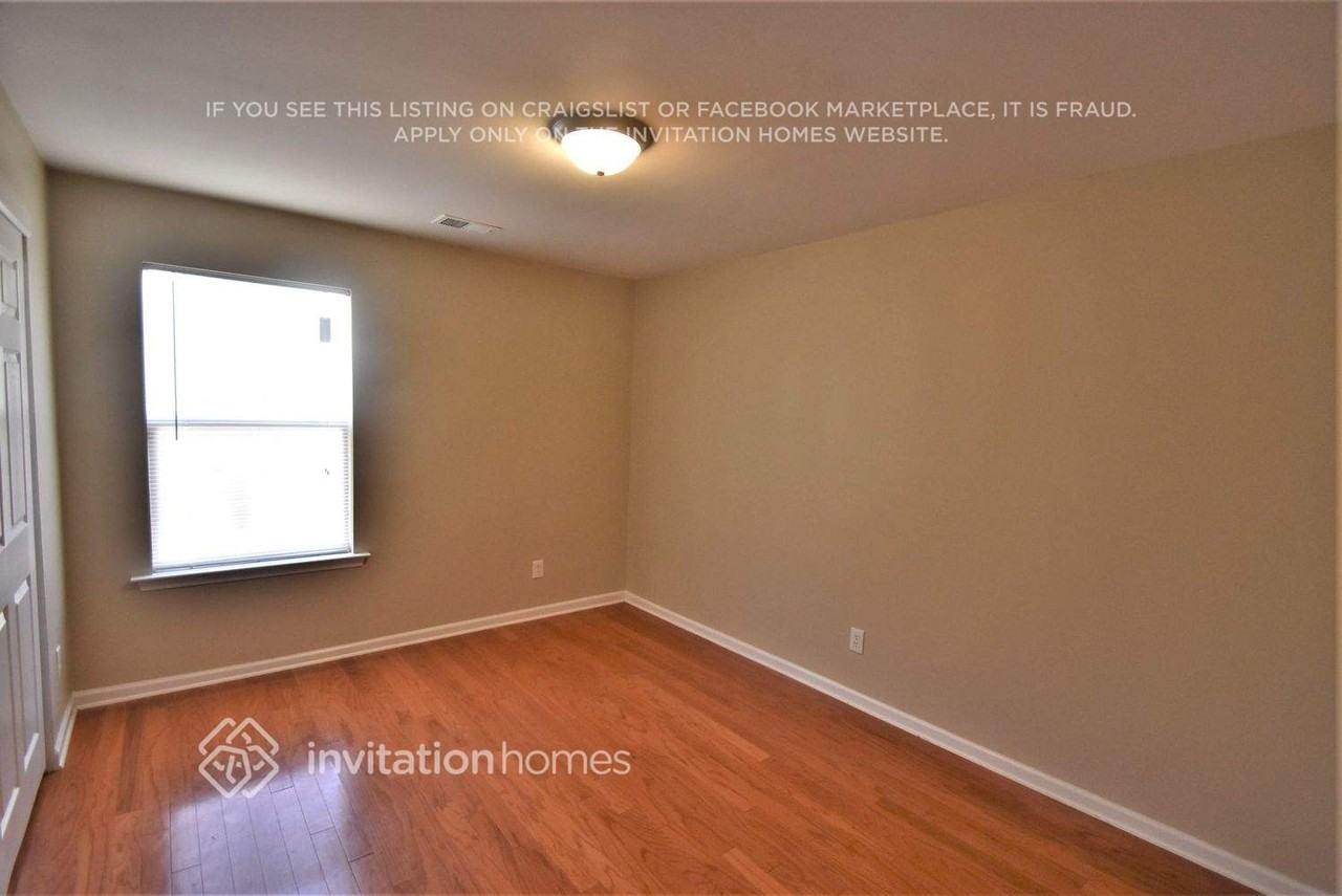 2943 Edgewater St Sw - Photo 7 of 10