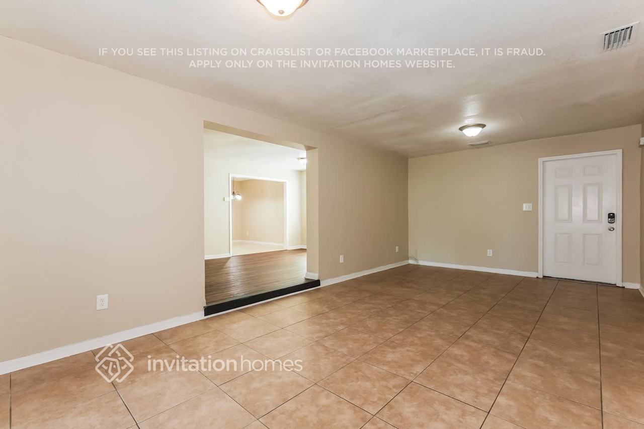 1720 Darlington Dr - Photo 5 of 17