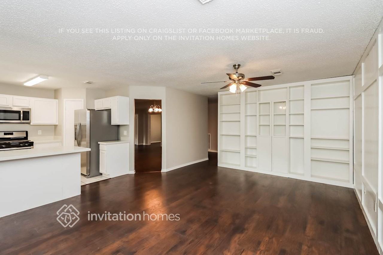 9327 Bayou Bluff Dr - Photo 3 of 16