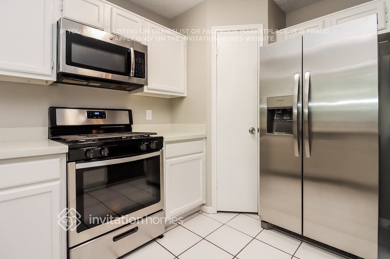 9327 Bayou Bluff Dr - Photo 7 of 16