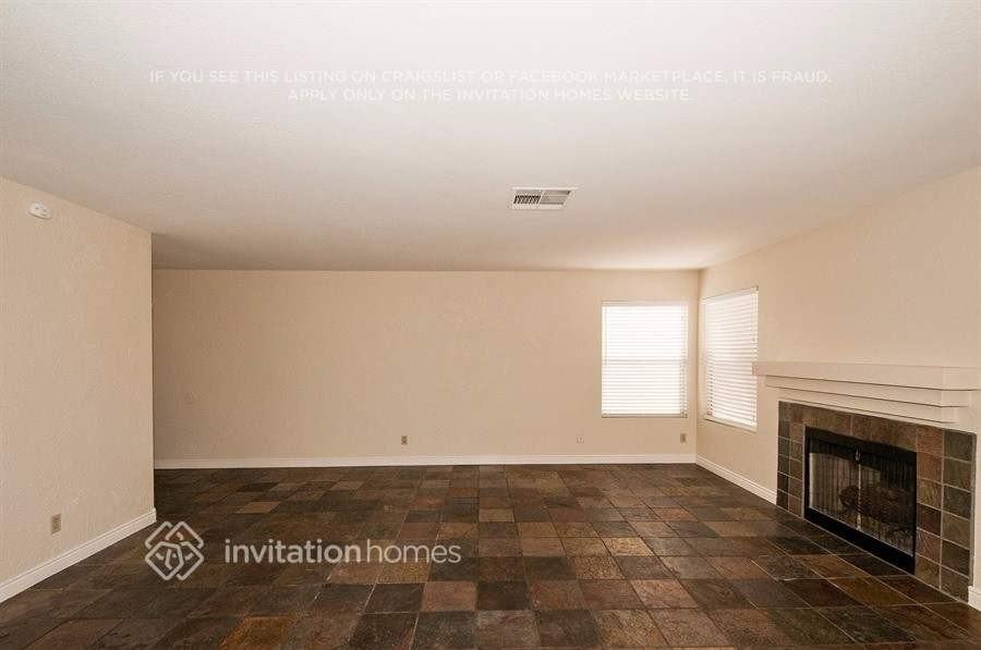 1501 Pacific Terrace Dr - Photo 4 of 20