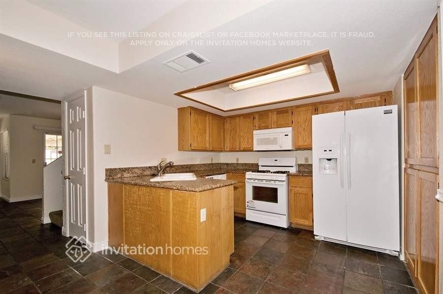 1501 Pacific Terrace Dr - Photo 6 of 20