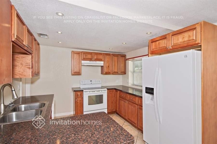 5005 Steyr St - Photo 7 of 19