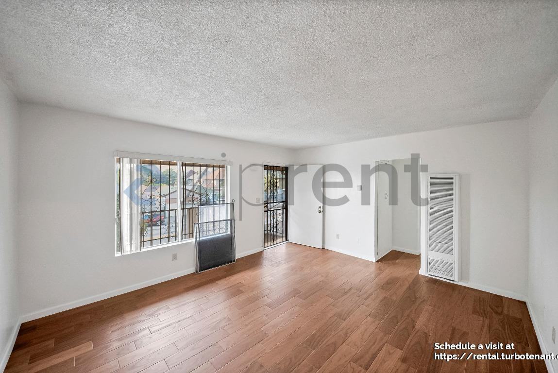 2458 S Normandie Ave #3