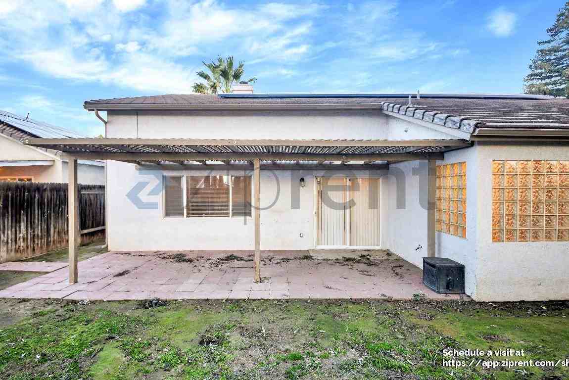 3809 Burnaby Dr - Photo 7 of 28