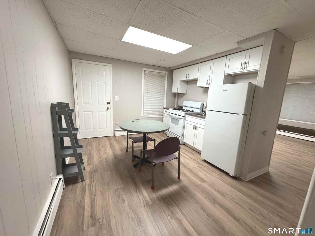 645 Burnside Ave Apt 1a - Photo 2 of 7