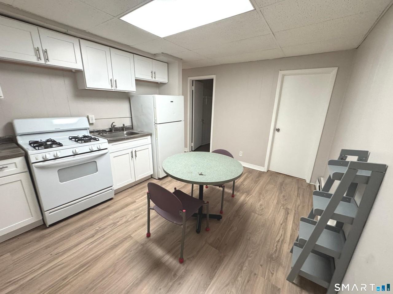 645 Burnside Ave Apt 1a - Photo 3 of 7