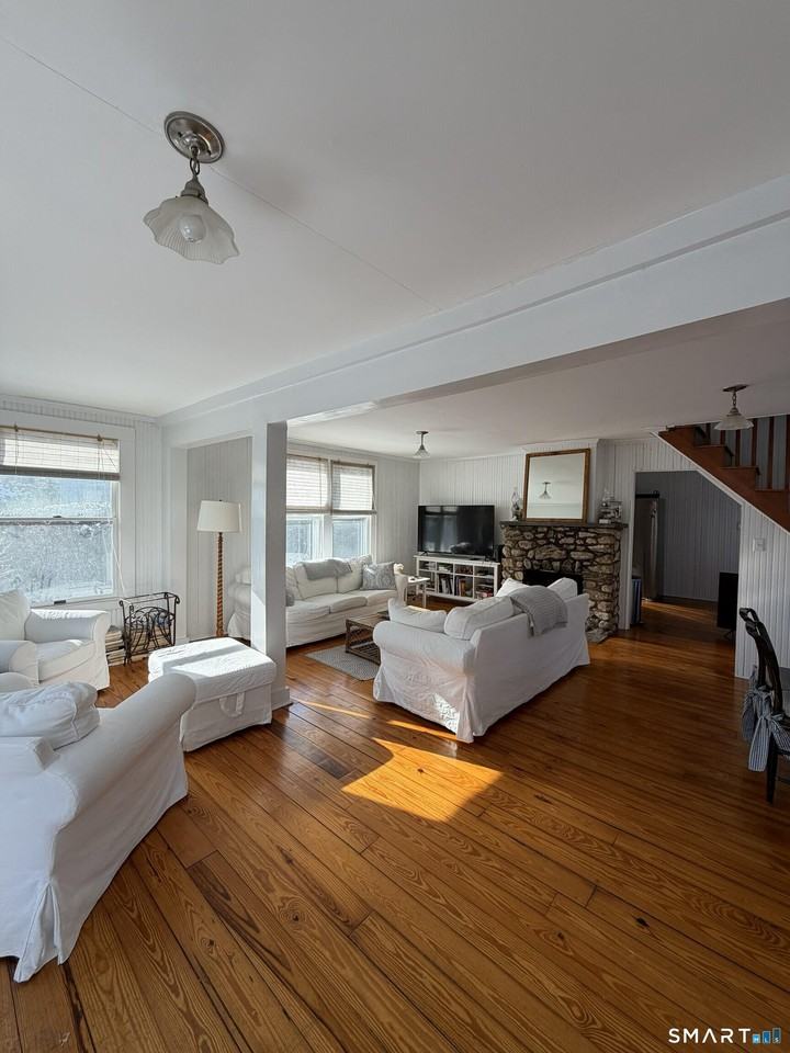 8 Tyler Ave - Photo 2 of 9