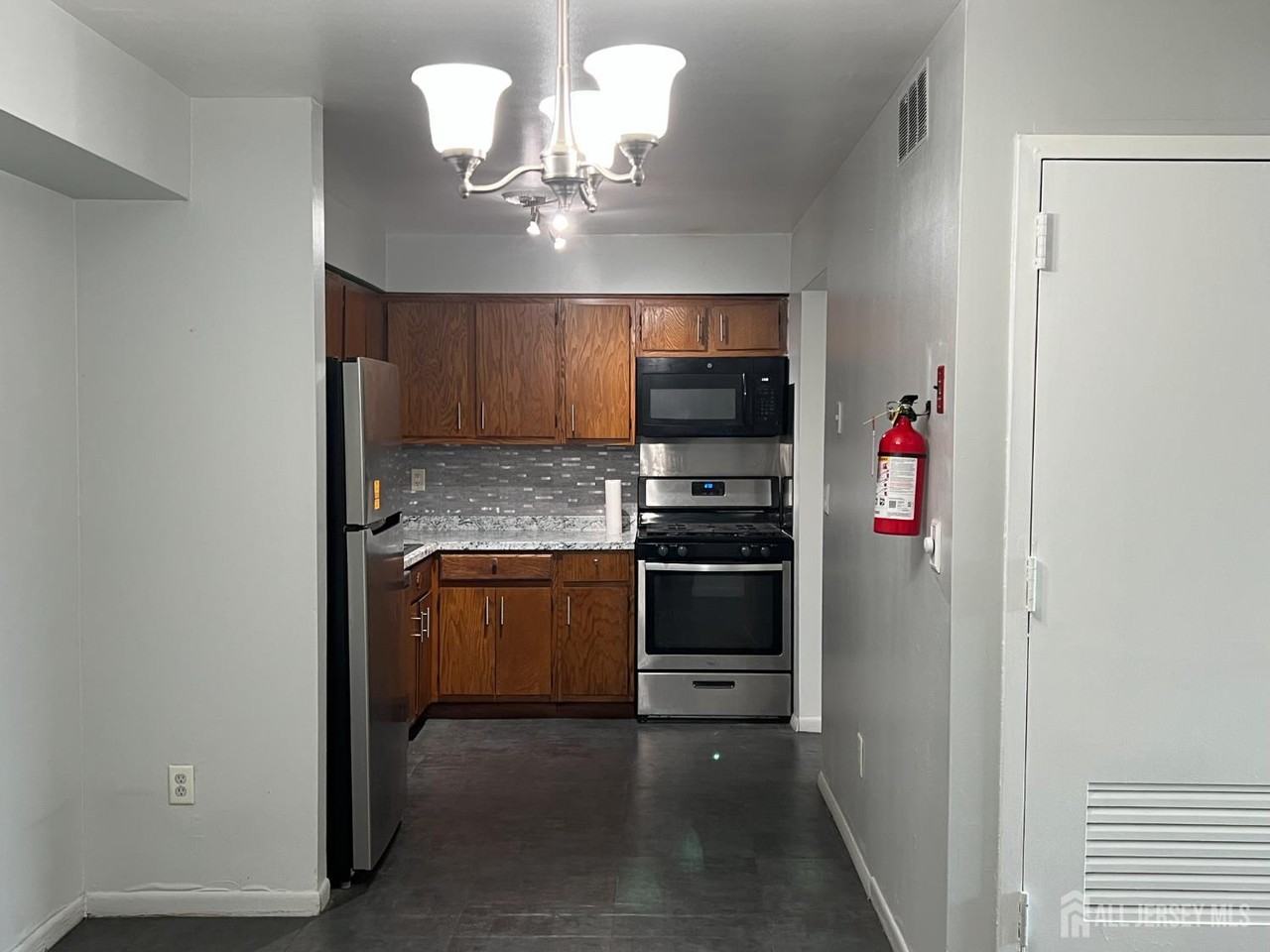 419 Cricket Ln - Photo 4 of 7