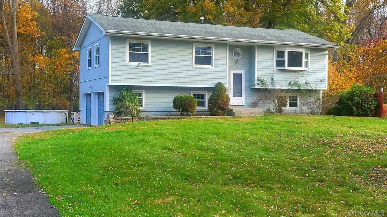 11 Pleasant Ln - Photo 2 of 12