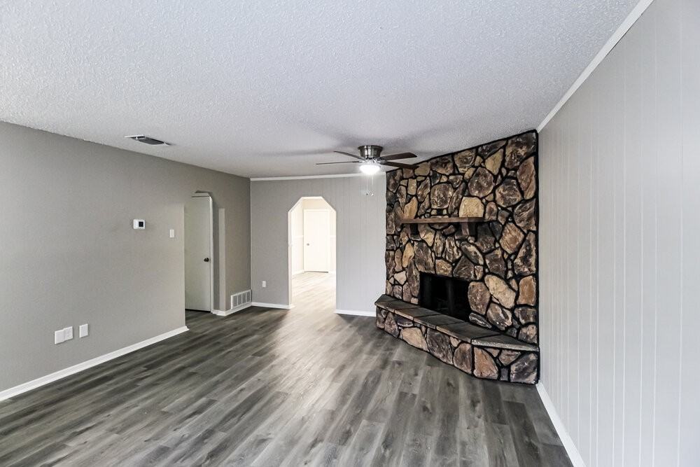 6628 Brookdale Dr - Photo 4 of 16