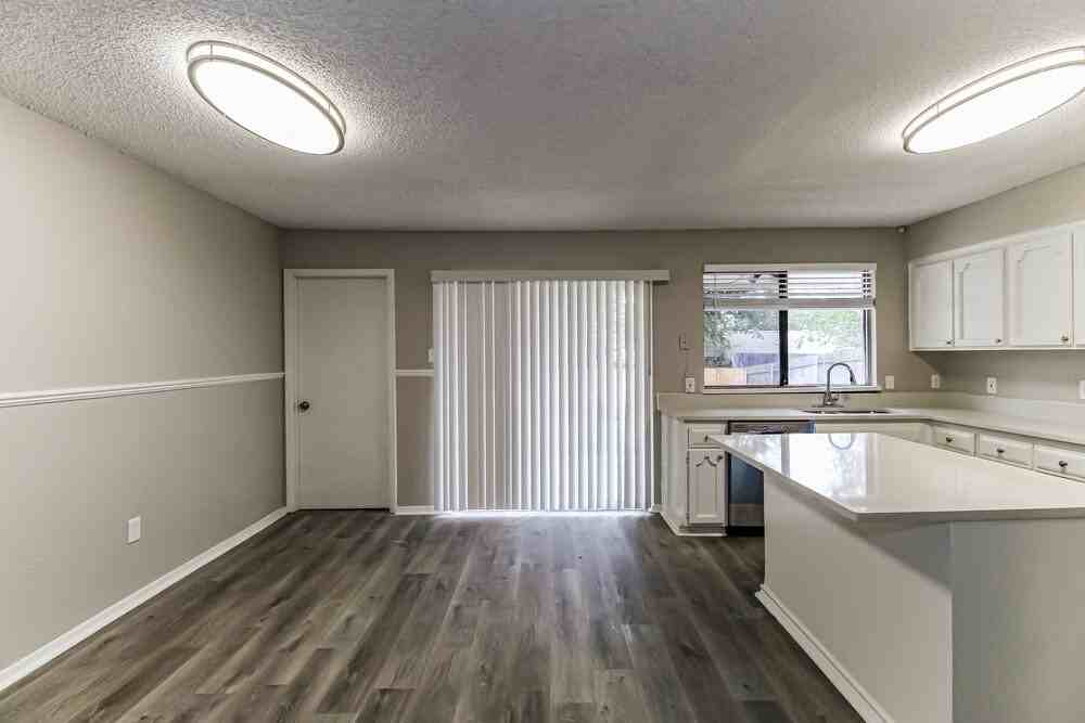 6628 Brookdale Dr - Photo 5 of 16