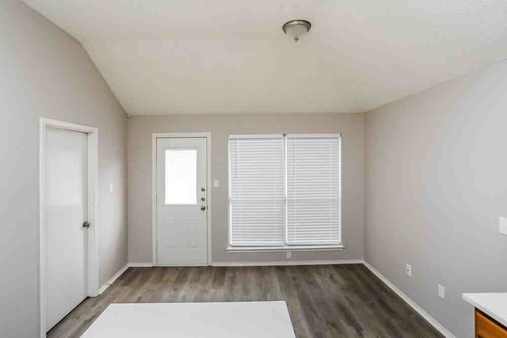 2508 Helen Ln - Photo 3 of 16