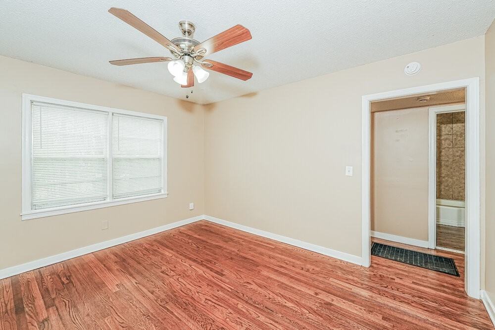 158 24th St - Photo 4 of 16