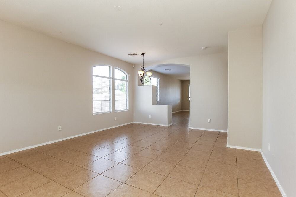 6639 S 17th Ave - Photo 3 of 16