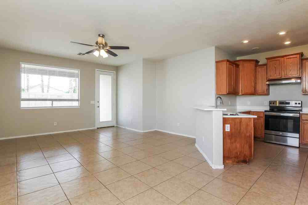 6639 S 17th Ave - Photo 5 of 16