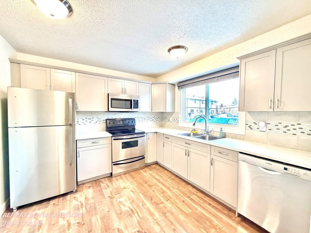 18080 93 Avenue Northwest - Photo 4 of 25