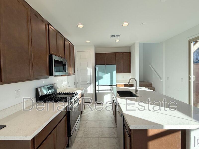 3949 S Verbena - Photo 5 of 36