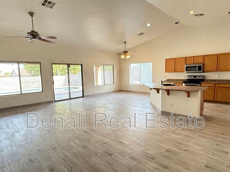 2538 W Maldonado Rd - Photo 3 of 30