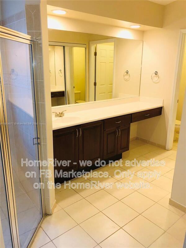 1921 Se 15th St - Photo 5 of 32