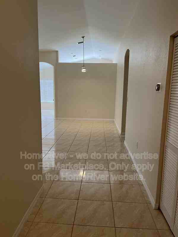 1921 Se 15th St - Photo 7 of 32