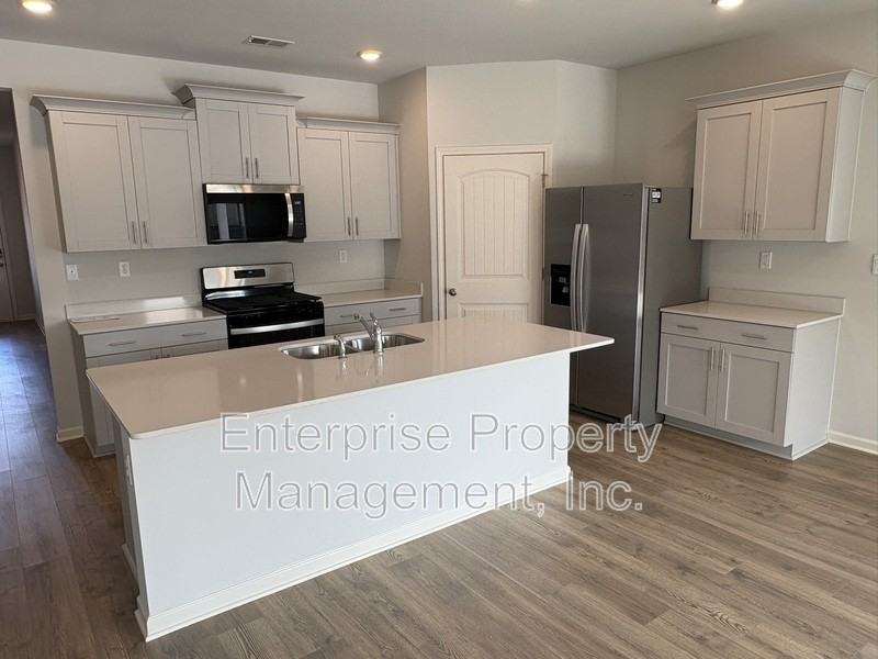 55 Burr Oak Cv - Photo 3 of 27