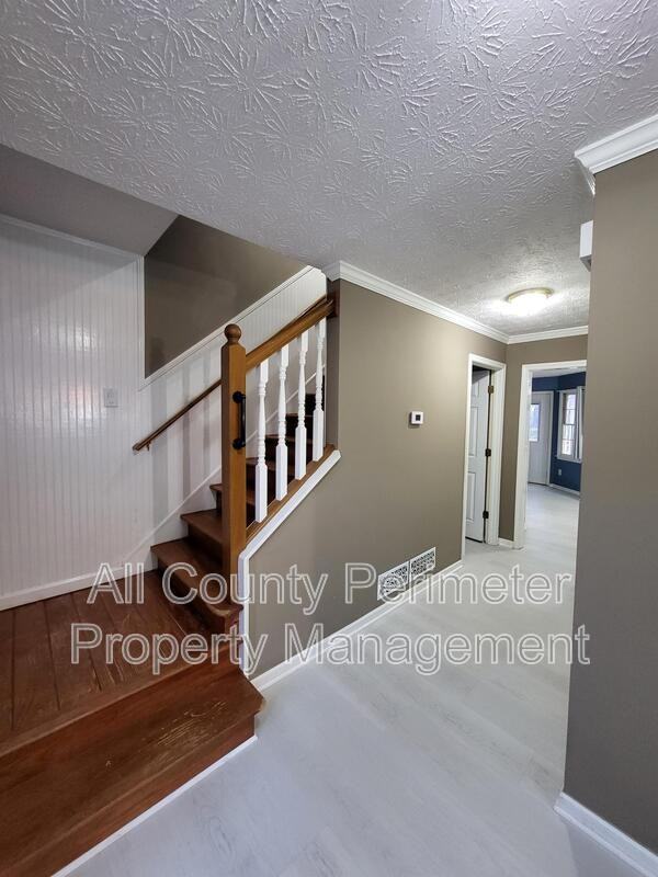 2990 Riverbend Dr - Photo 2 of 18