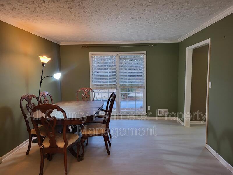 2990 Riverbend Dr - Photo 3 of 18