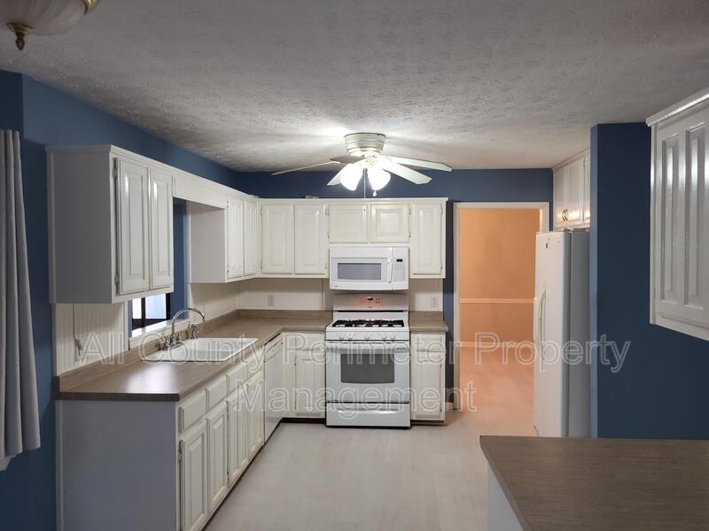 2990 Riverbend Dr - Photo 4 of 18