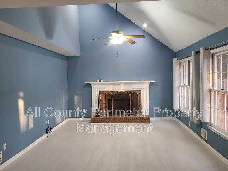 2990 Riverbend Dr - Photo 5 of 18