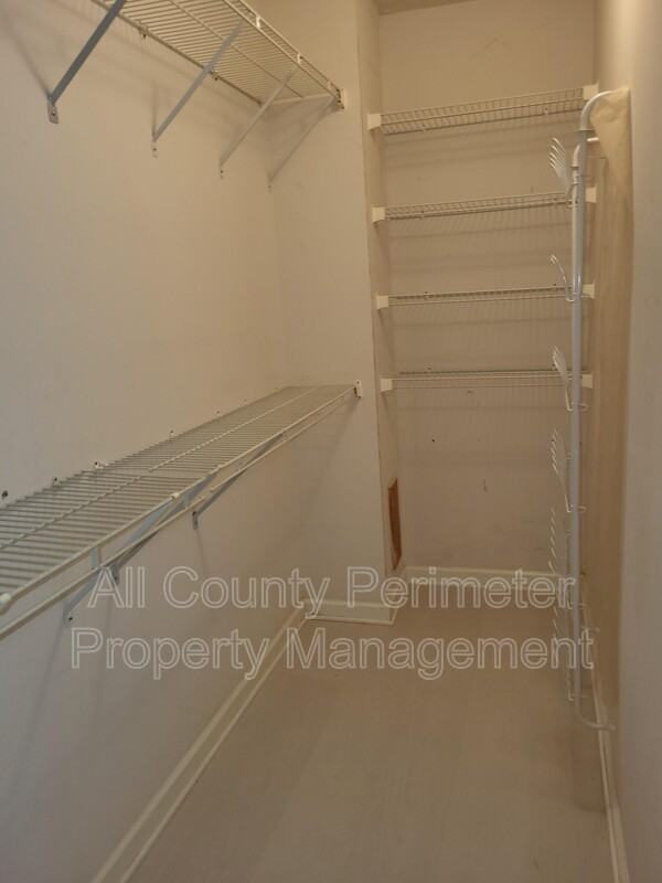 2990 Riverbend Dr - Photo 7 of 16