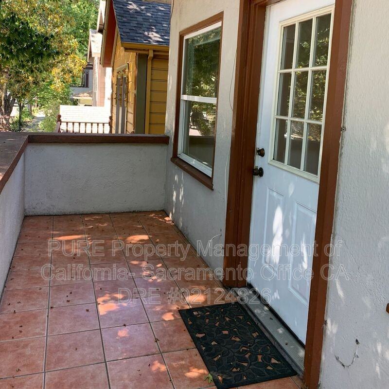 1410 1/2 19th St - Photo 5 of 19