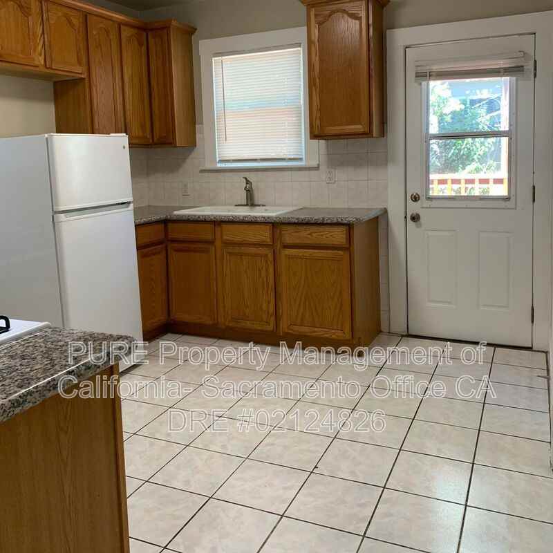 1410 1/2 19th St - Photo 7 of 19