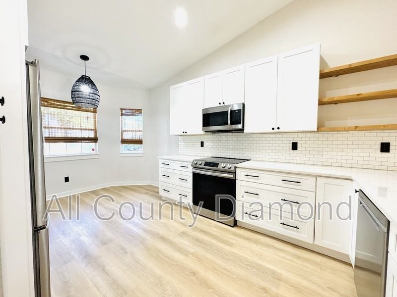 205 Covington St - Photo 5 of 27