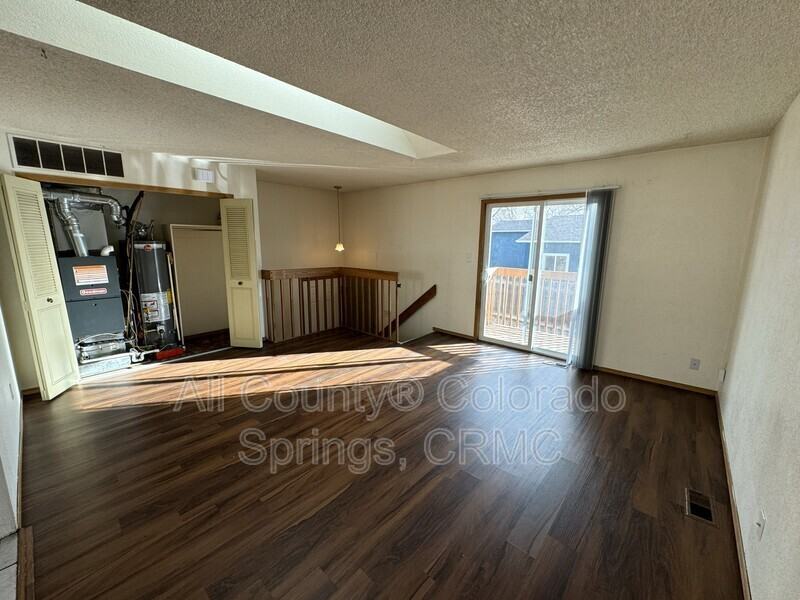 819 Yuma St #B - Photo 3 of 19