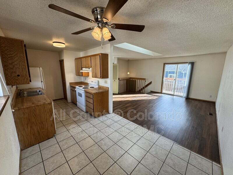 819 Yuma St #B - Photo 5 of 19