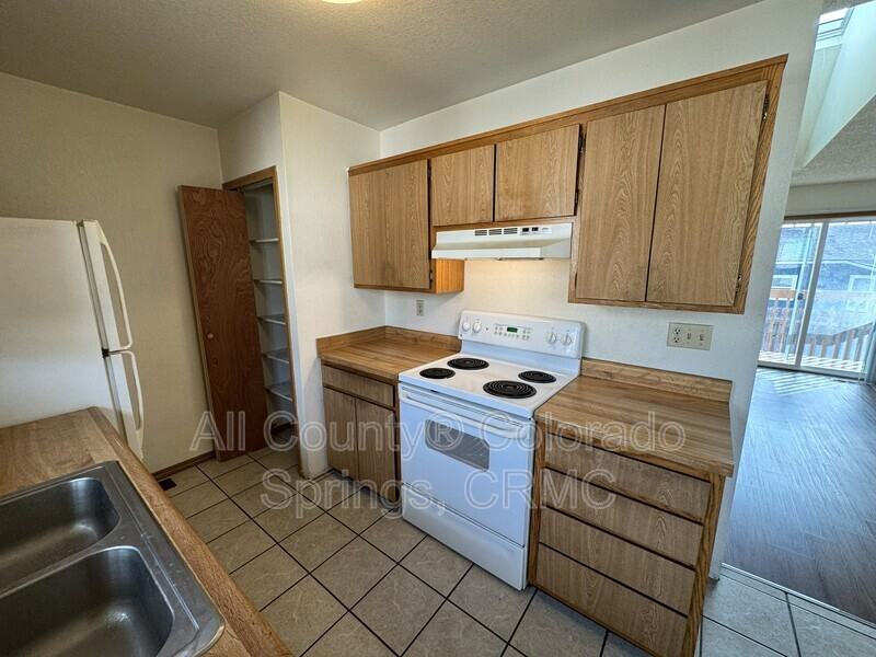 819 Yuma St #B - Photo 7 of 19