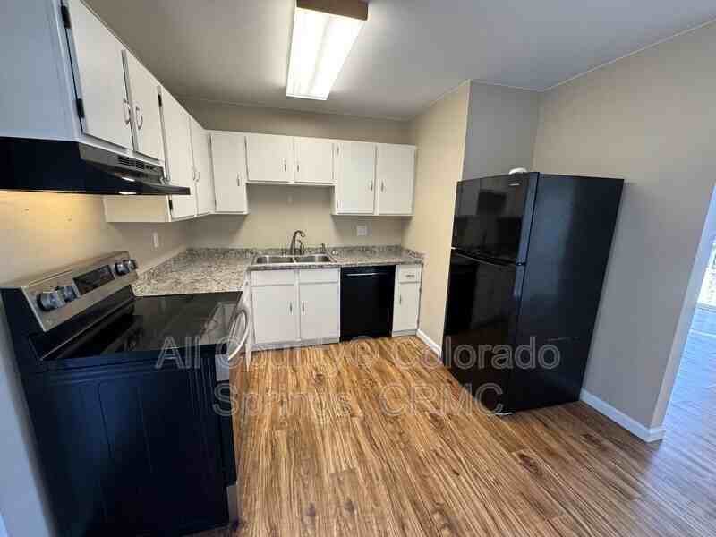 1742 Keswick Rd - Photo 4 of 16