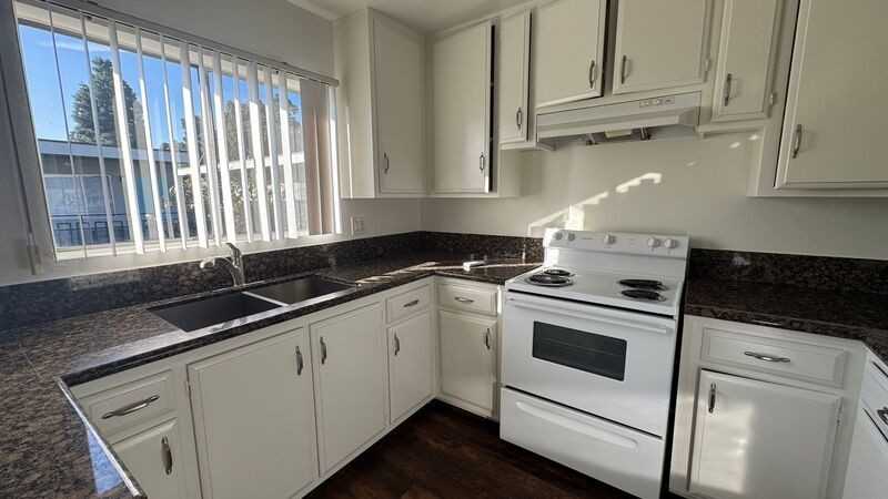 7350 Pickering Ave #10 - Photo 7 of 14