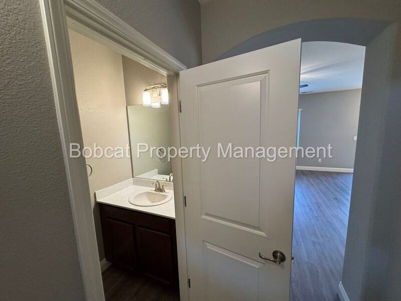 1292 Saltern Dr - Photo 3 of 31