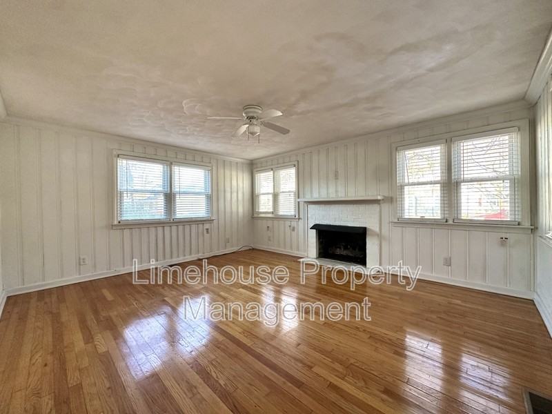 7744 Castleton Pl - Photo 5 of 16