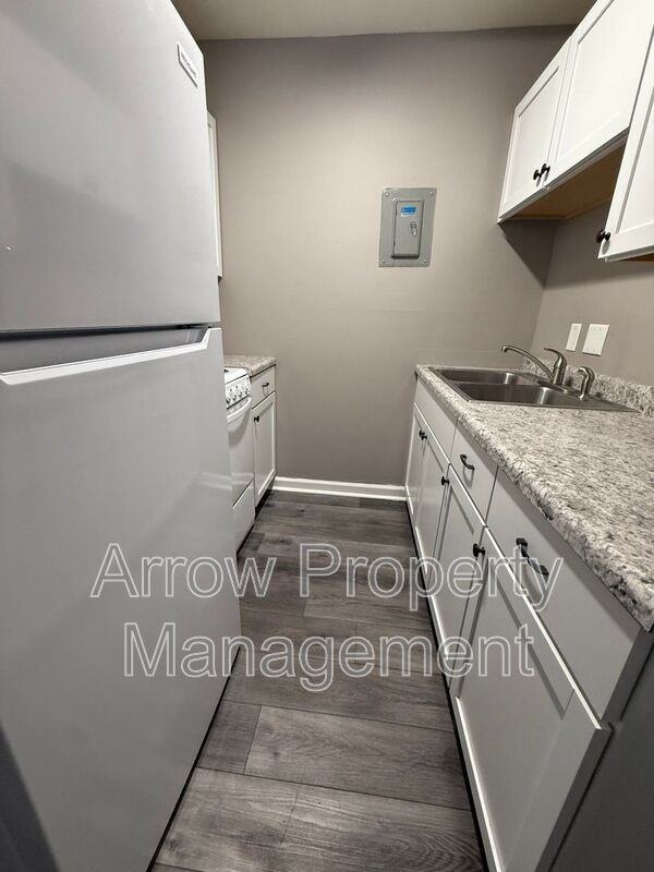 1215 E St - Photo 2 of 8