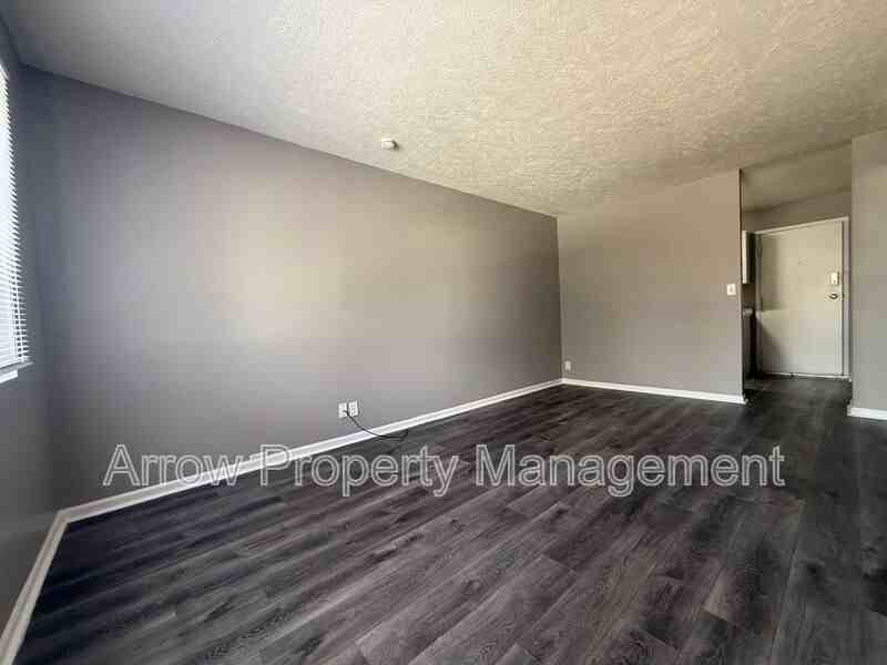 1215 E St - Photo 4 of 8