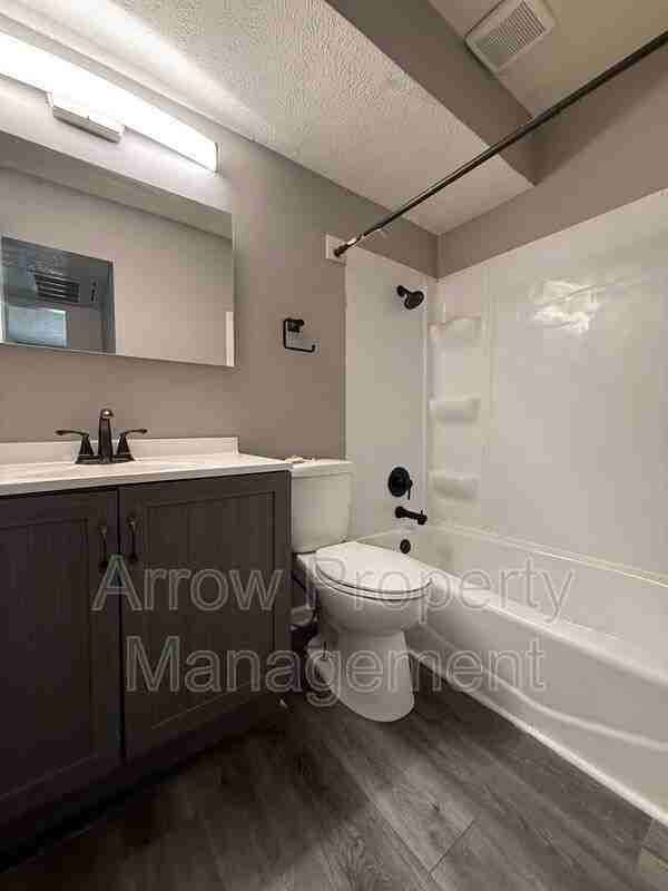 1215 E St - Photo 5 of 8