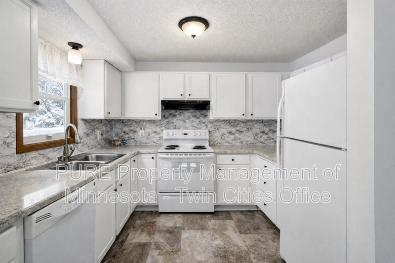 940 E Travelers Trl - Photo 7 of 13