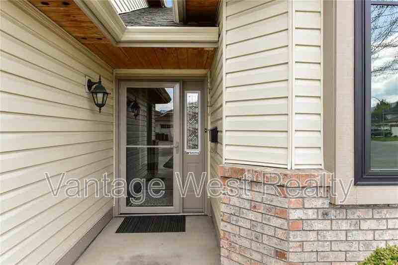 1140 Wintergreen Cres - Photo 4 of 16