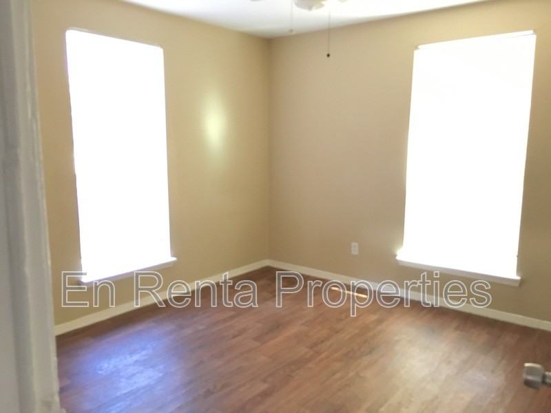 2903 Weber St - Photo 6 of 8